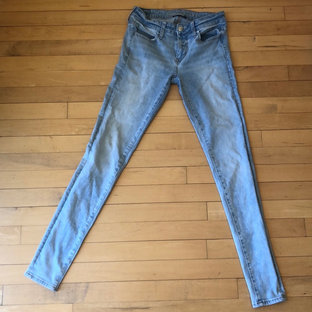 Light wash AEO next level stretch jeggings